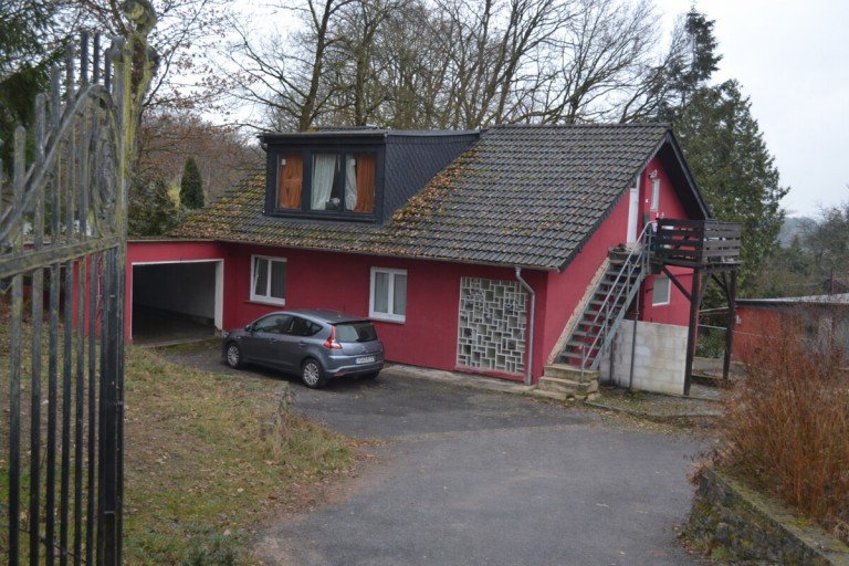 517f30b7-d38e-4a0a-ae54-6bfb8dabf2aa Hofheim am Taunus / Wildsachsen Einfamilienhaus Gro�z�giges Grundst�ck trifft naturnahe Exklusivit�t - Einfamilienhaus mit Einliegerwohnung in Hofheim-Wildsachsen mit 1600 m� Grdst.