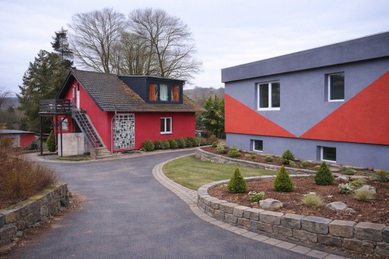 Haus 1 + 2 Hofheim am Taunus / Wildsachsen Einfamilienhaus Seltene Gelegenheit: Zwei H�user auf einem Grundst�ck mit 3252 m�- in Top Lage. Wohnen, Vermieten oder Mehrgenerationenwohnen